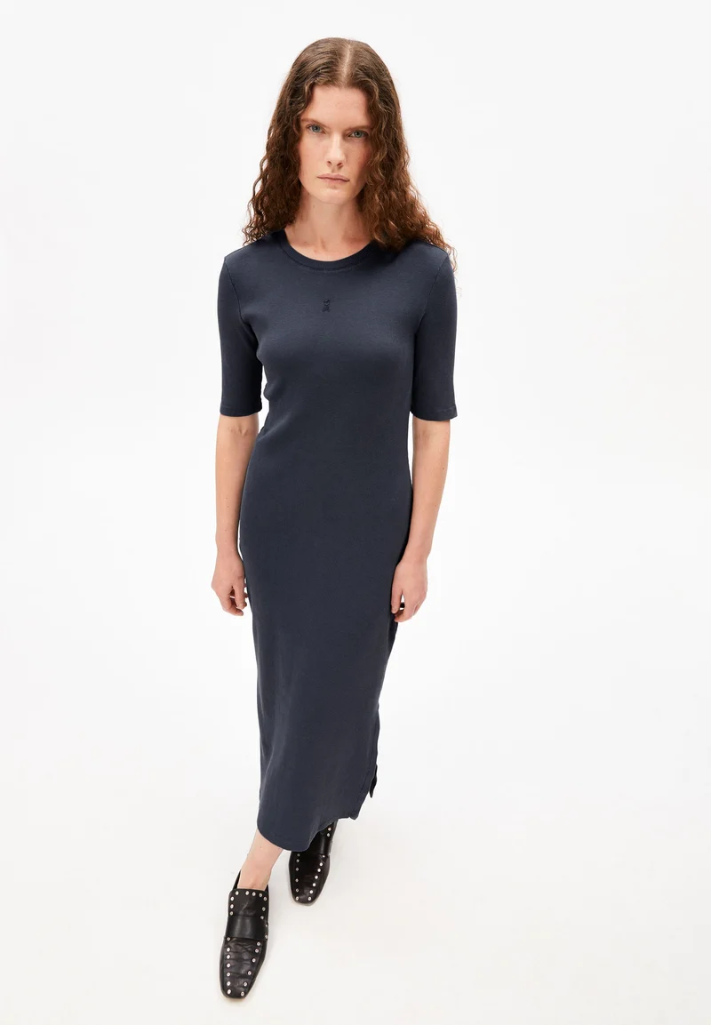 SEHAARAA GMT DYE KLEID | tinted navy