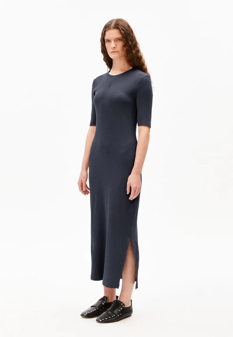 SEHAARAA GMT DYE KLEID | tinted navy