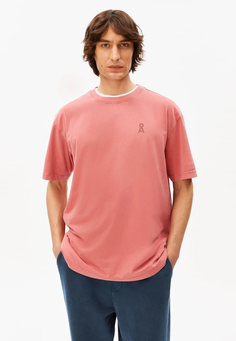 ICONIC Å MAARKOS GD T-SHIRT