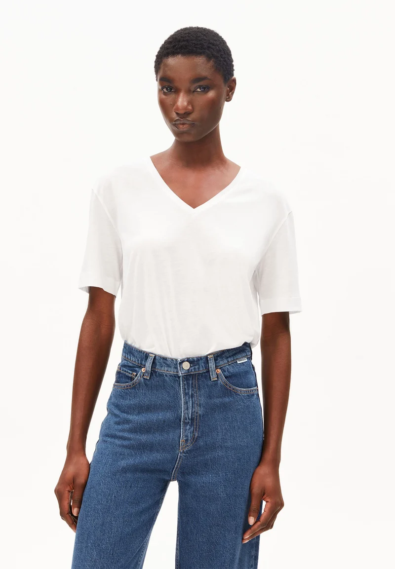 V-NECK T-SHIRT