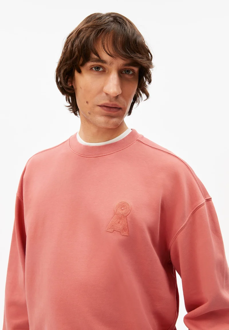 ICONIC Å GMT DYE SWEATSHIRT | tabasco red washed