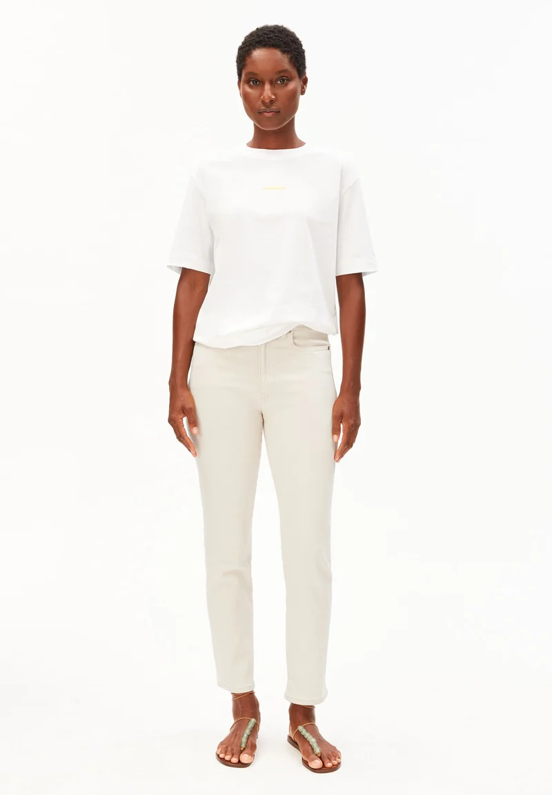 LEJAANI HIGH WAIST SLIM JEANS | undyed