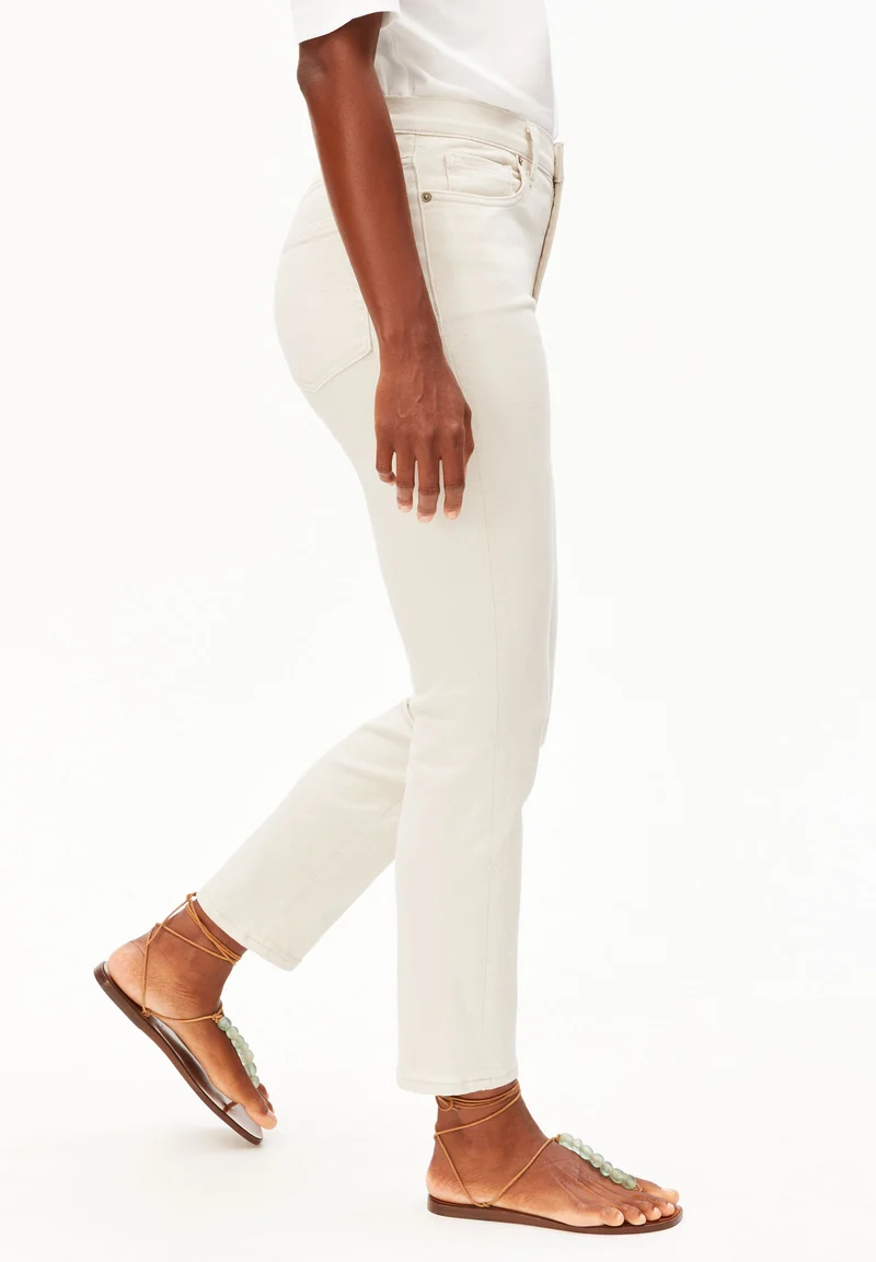 LEJAANI HIGH WAIST SLIM JEANS | undyed