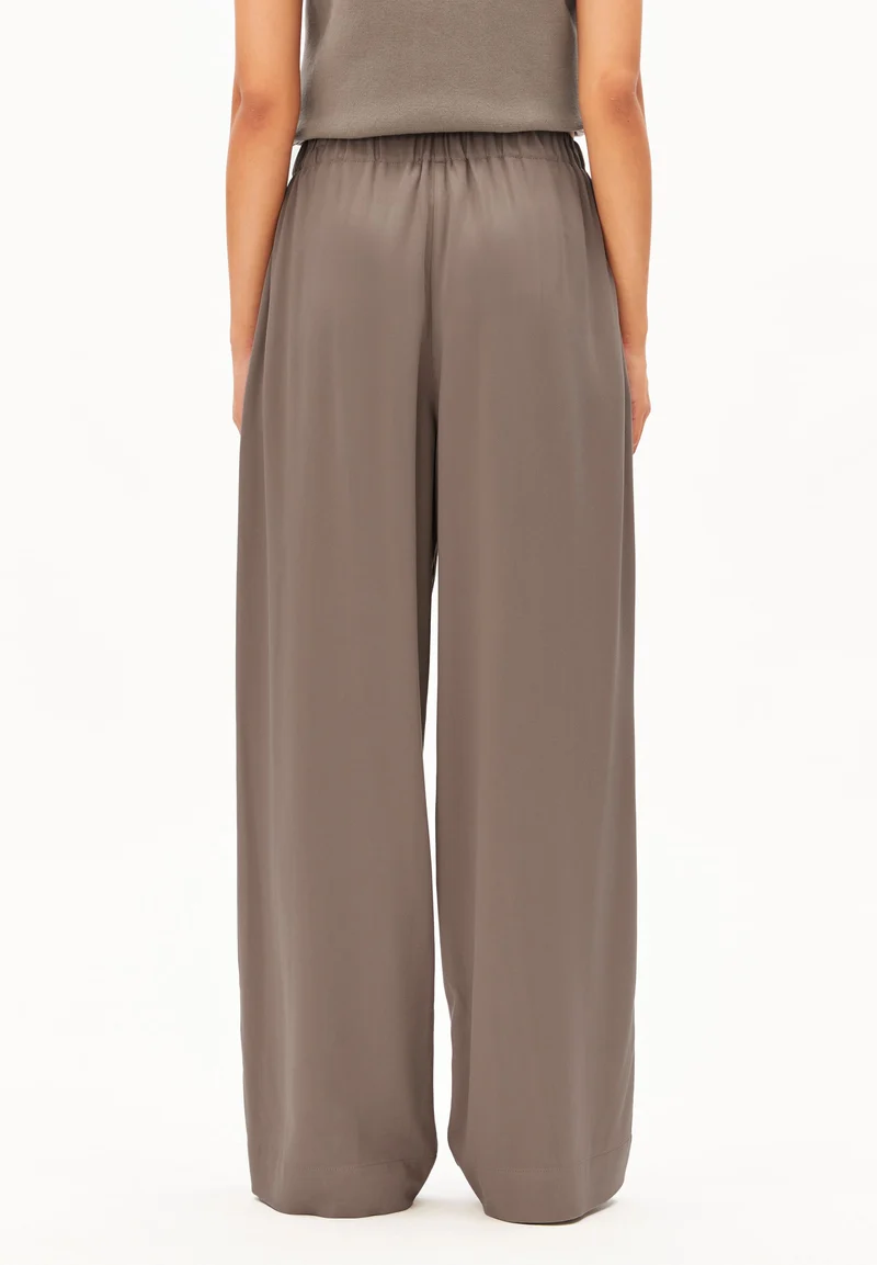 JONVAALIE HOSE | walnut cream