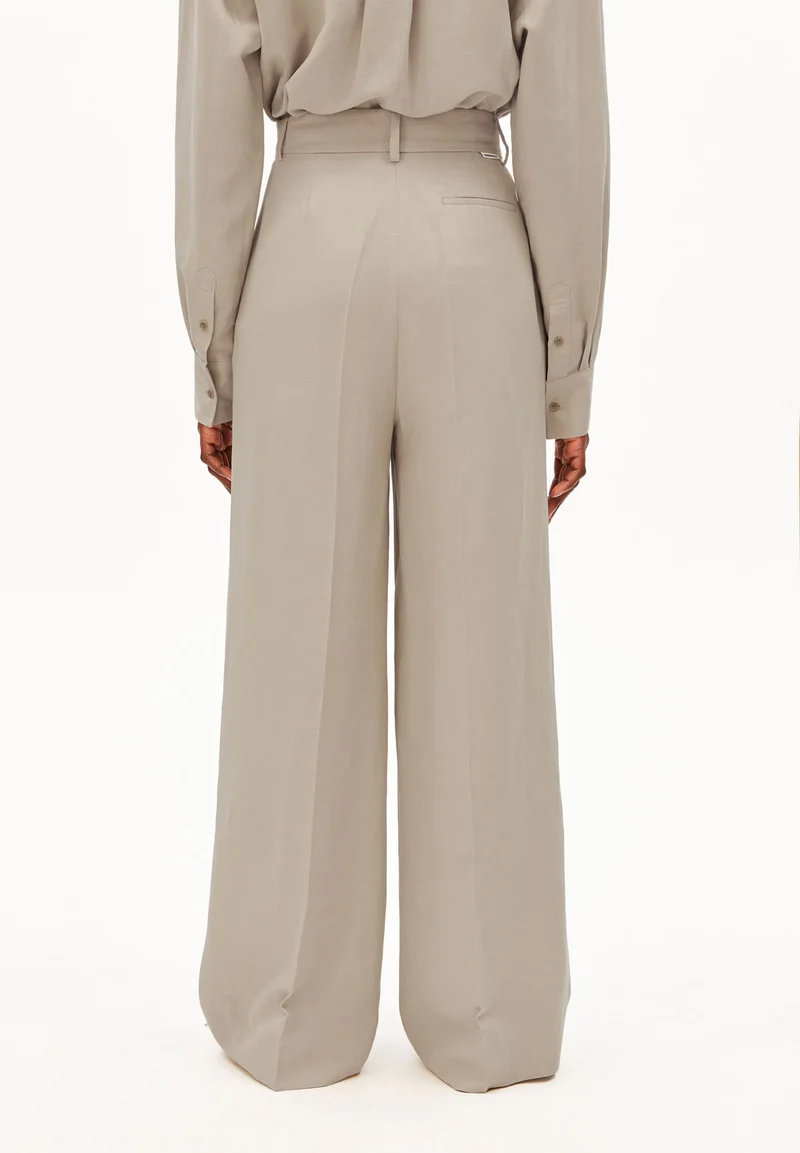 KAAYUA LEINENHOSE | sandstone