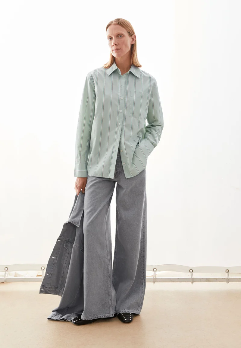 GESTREIFTE WEITE POPLIN BLUSE | foam-pool green