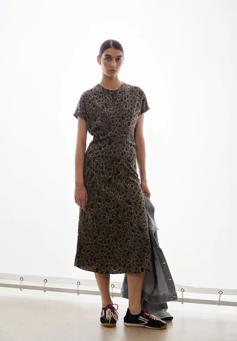 LEO-FLEDERMAUSÄRMEL MIDI-KLEID | dark steel-black