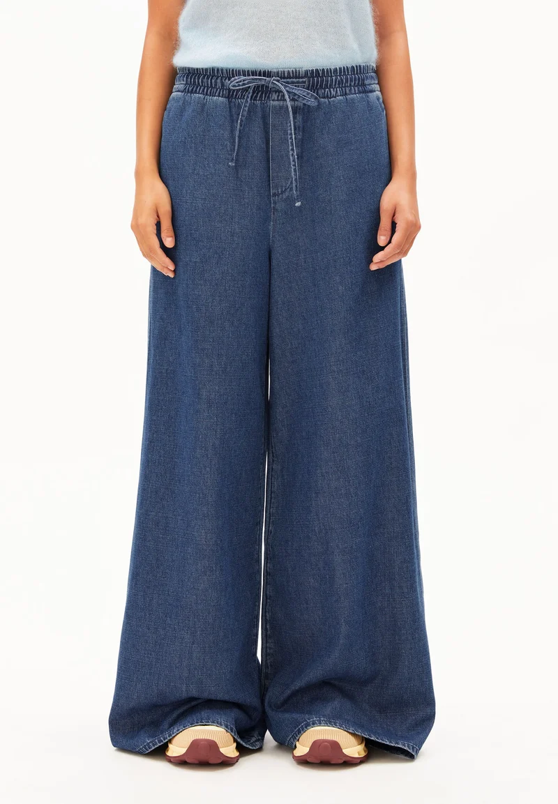 KELAANI JEANSHOSE | eau