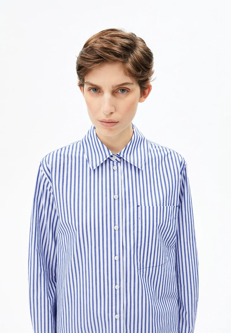GESTREIFTE WEITE POPLIN BLUSE | white-dynamo blue