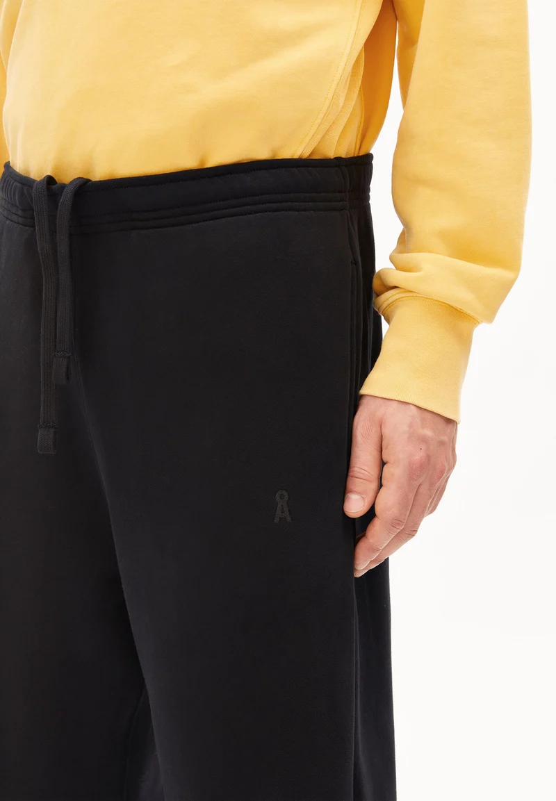 BAASTI LOOP SWEATHOSE | black