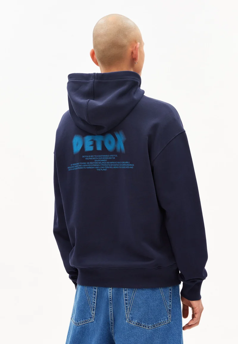 DETOX ARTWORK SWEATHOODIE | tinted navy