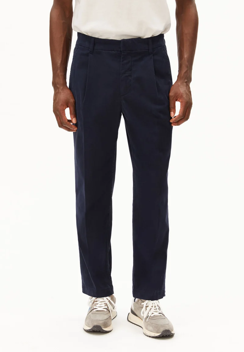 TAAMIR PLISSIERTE CHINOHOSE | night sky