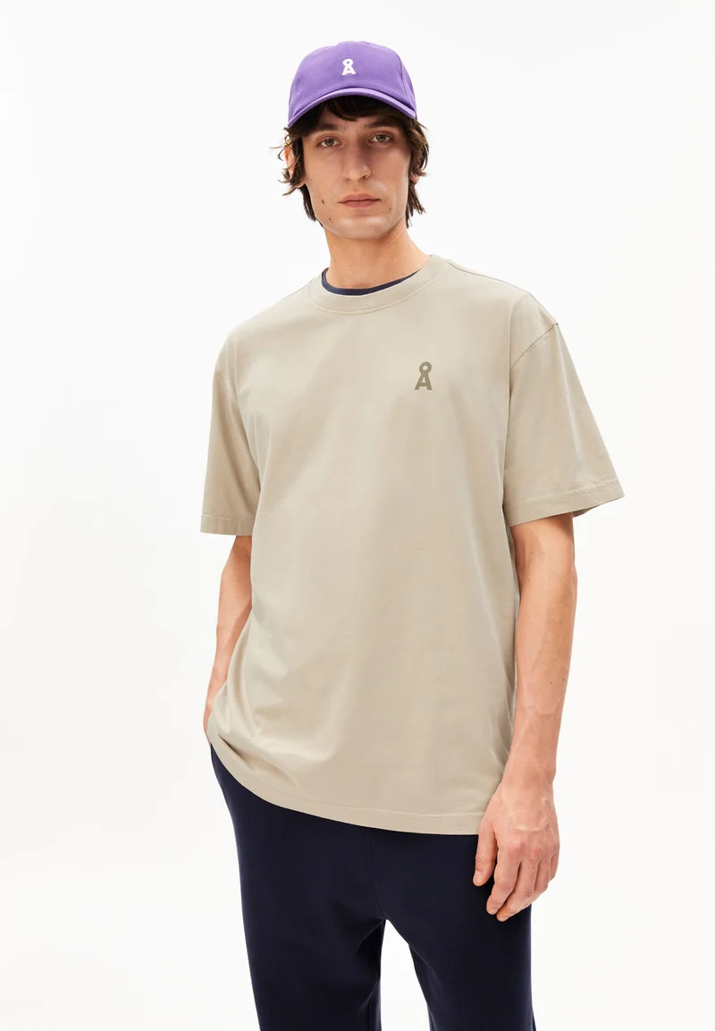 ICONIC Å MAARKOS GD T-SHIRT