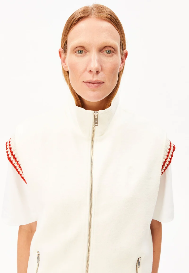 BAUMWOLL-FLEECE-WESTE | oatmilk