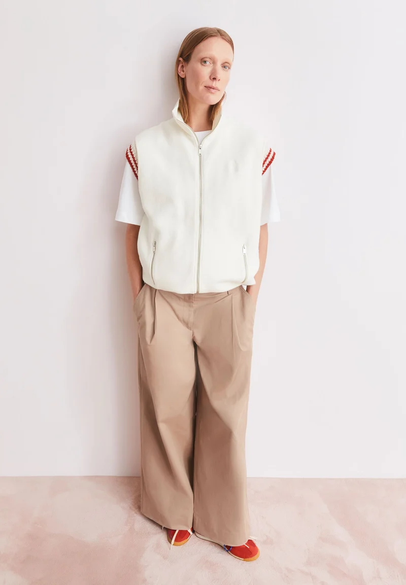 BAUMWOLL-FLEECE-WESTE | oatmilk