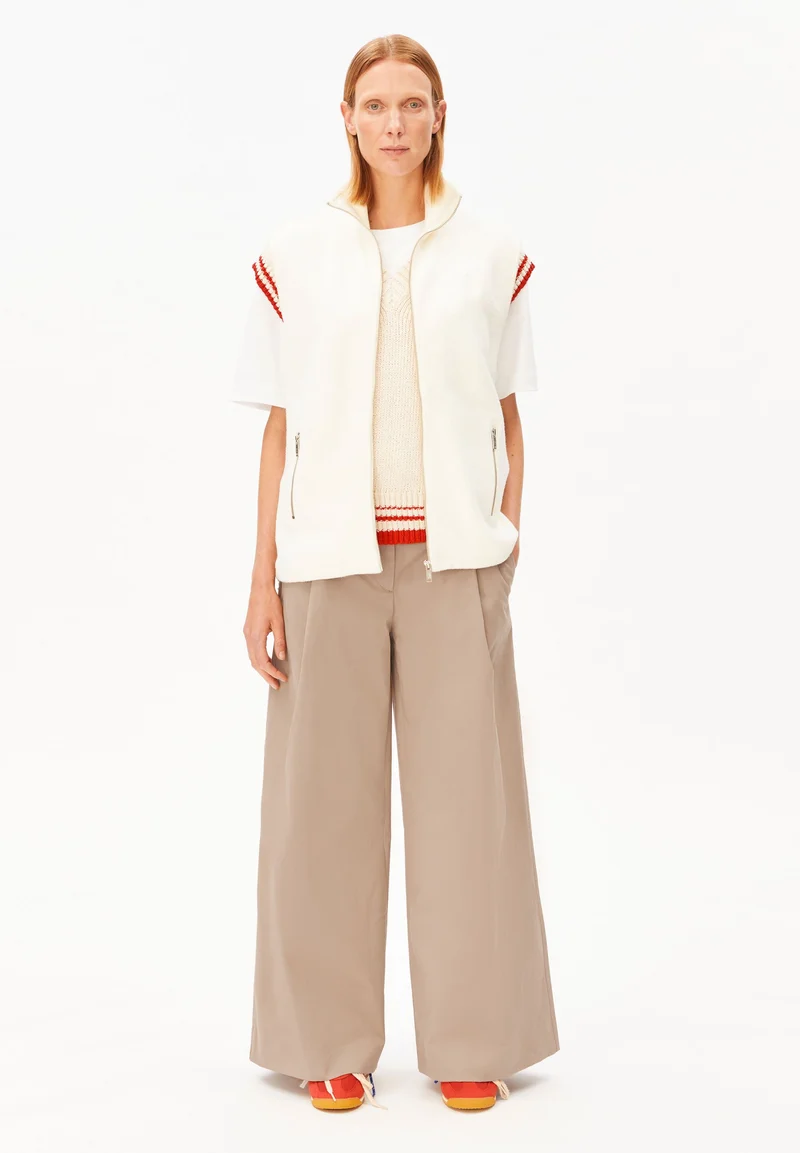 BAUMWOLL-FLEECE-WESTE | oatmilk