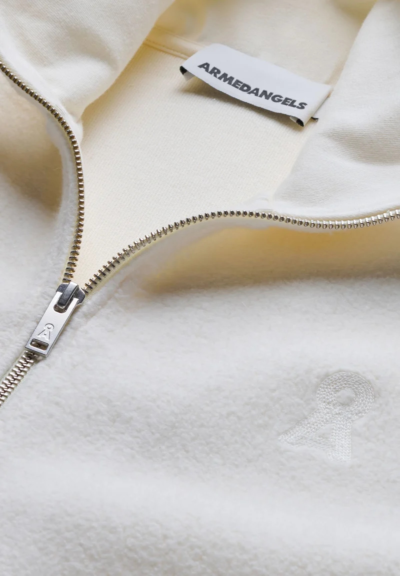 BAUMWOLL-FLEECE-WESTE | oatmilk