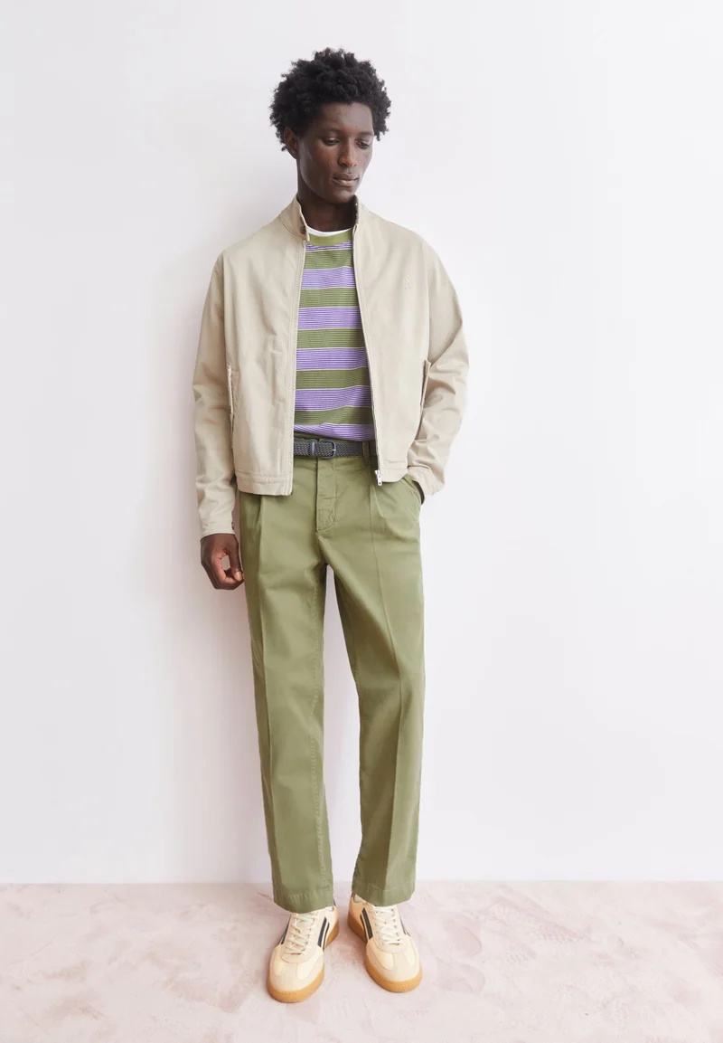 TAAMIR PLISSIERTE CHINOHOSE | fatigue green