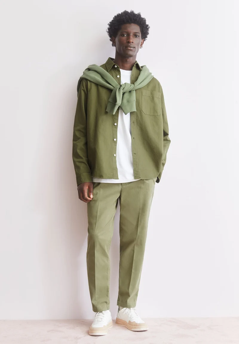 GMT DYE LEINENLANGARMHEMD | fatigue green