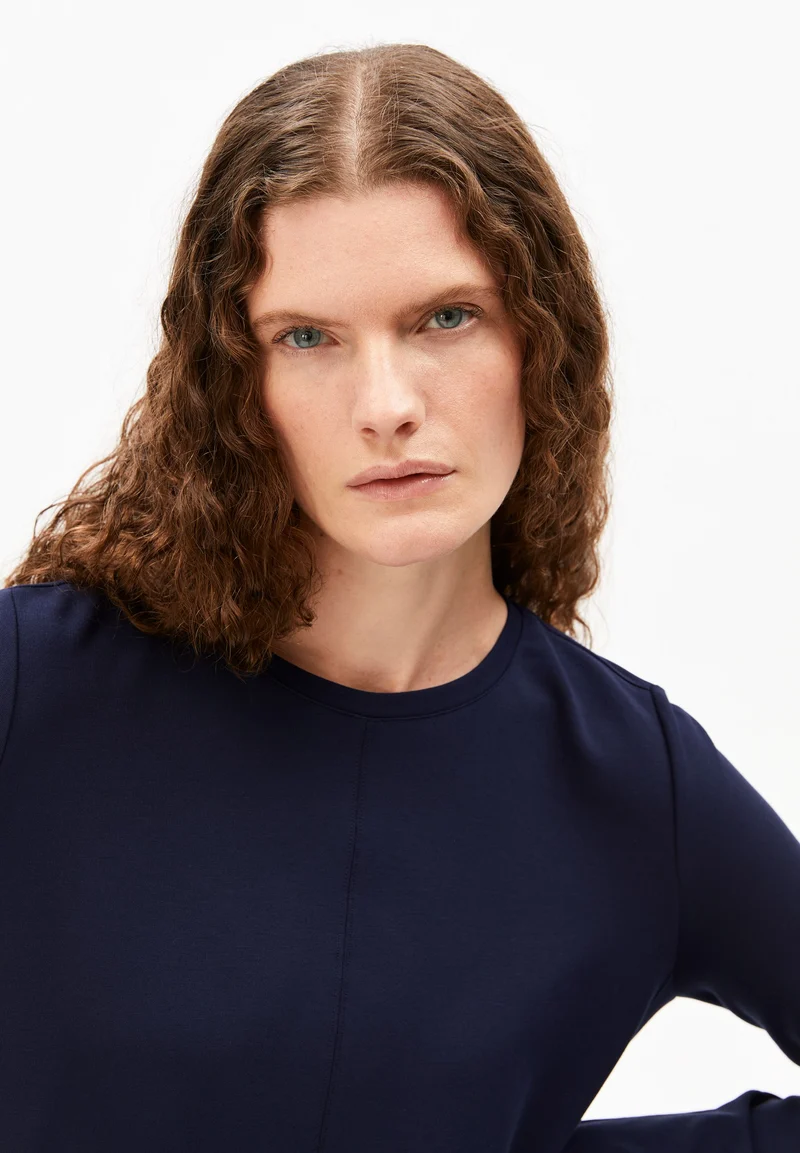 MAARILIANA LANGÄRMLIGES JERSEYKLEID | tinted navy