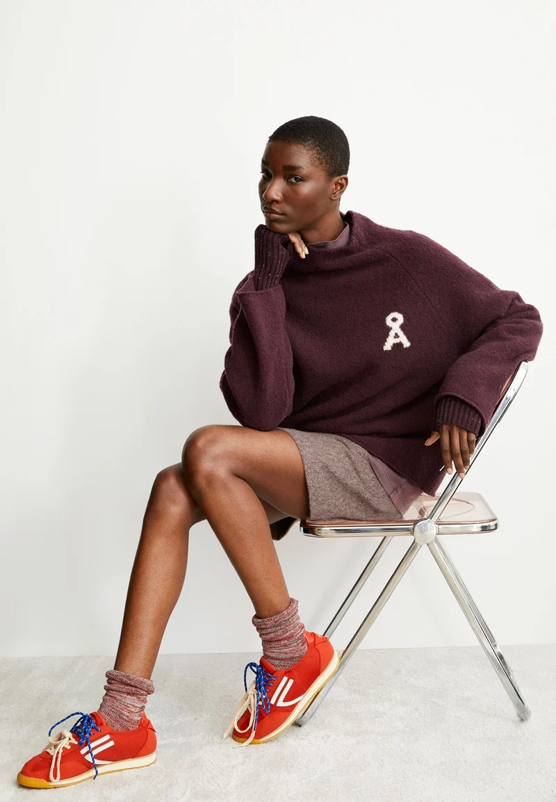 ICONIC Å BOUCLÉ-STRICKPULLOVER | dark cranberry-oatmilk