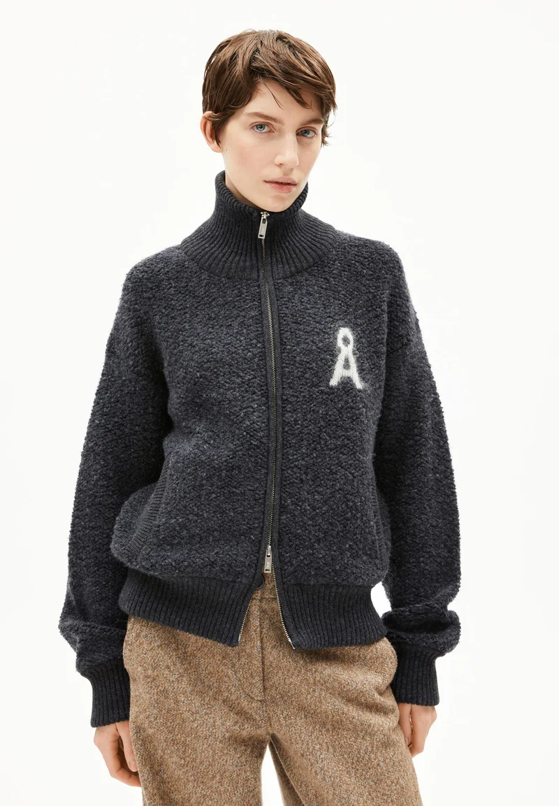 ICONIC Å GWENAA BOUCLÉ