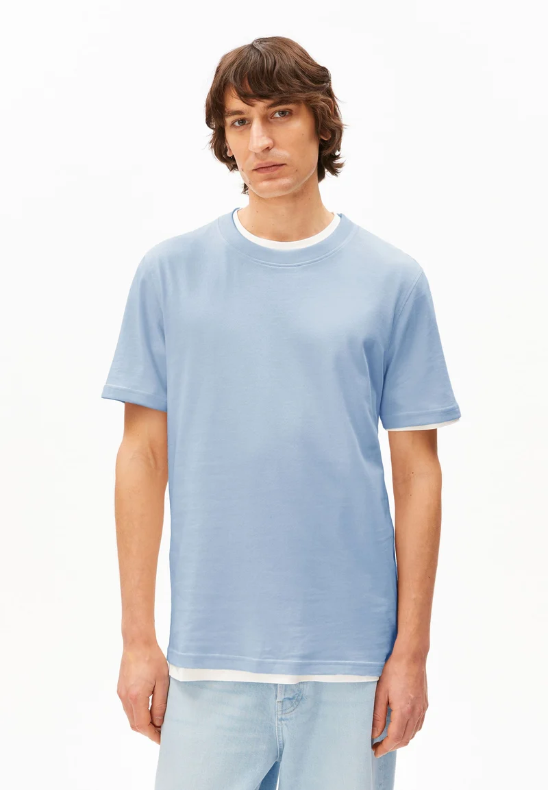 MAARKOS MID WEIGHT T-SHIRT | wedgwood