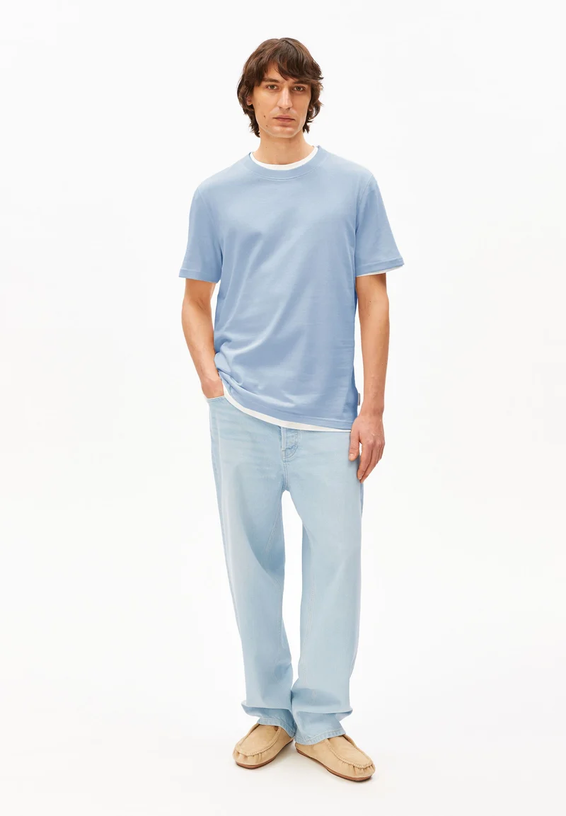 MAARKOS MID WEIGHT T-SHIRT | wedgwood