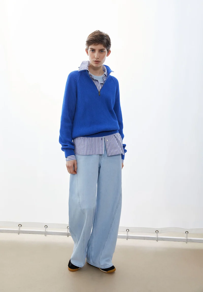 VANISÉ STRICKTROYER | dynamo blue-light dynamo blue