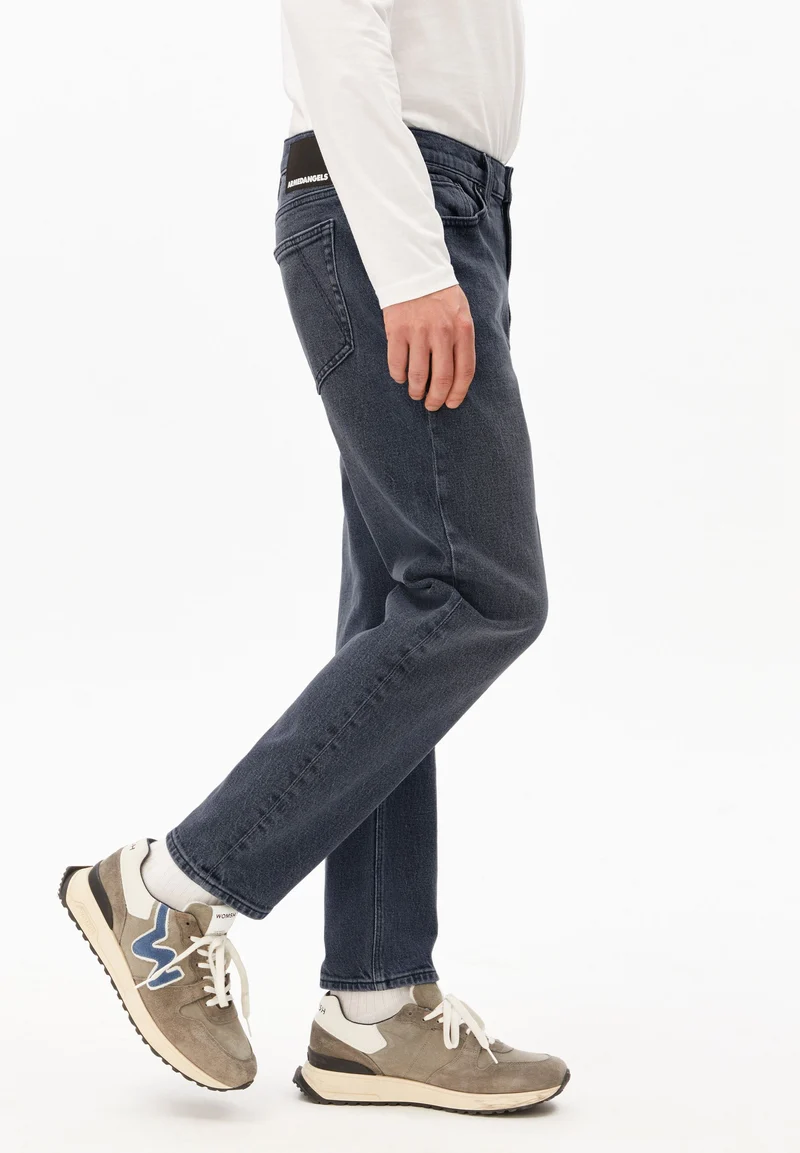 MAAKX RELAXED TAPERED JEANS | cadria