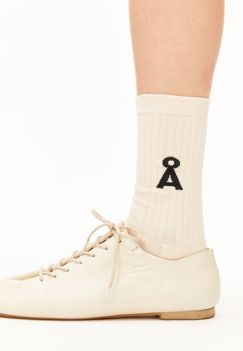 SAAMUS BOLD SOCKEN | oatmilk-black