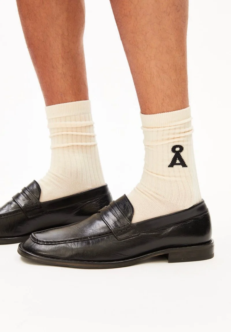 SAAMUS BOLD SOCKEN | oatmilk-black