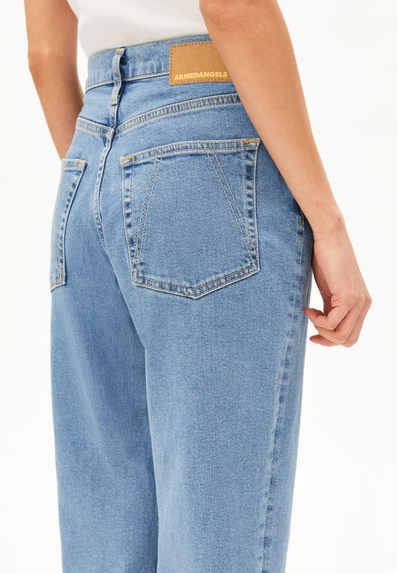 MAIRAA HIGH WAIST MOM JEANS | europie