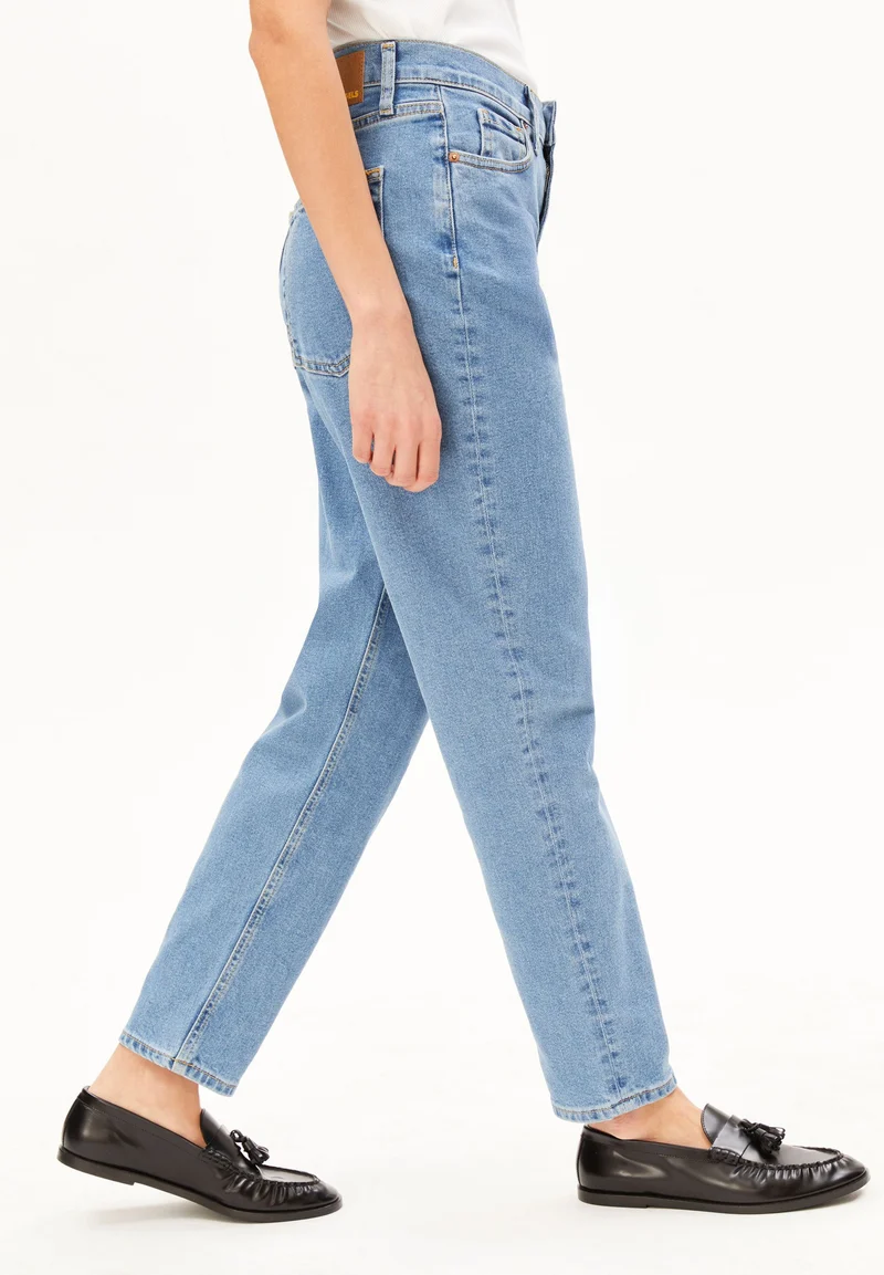 MAIRAA HIGH WAIST MOM JEANS | europie