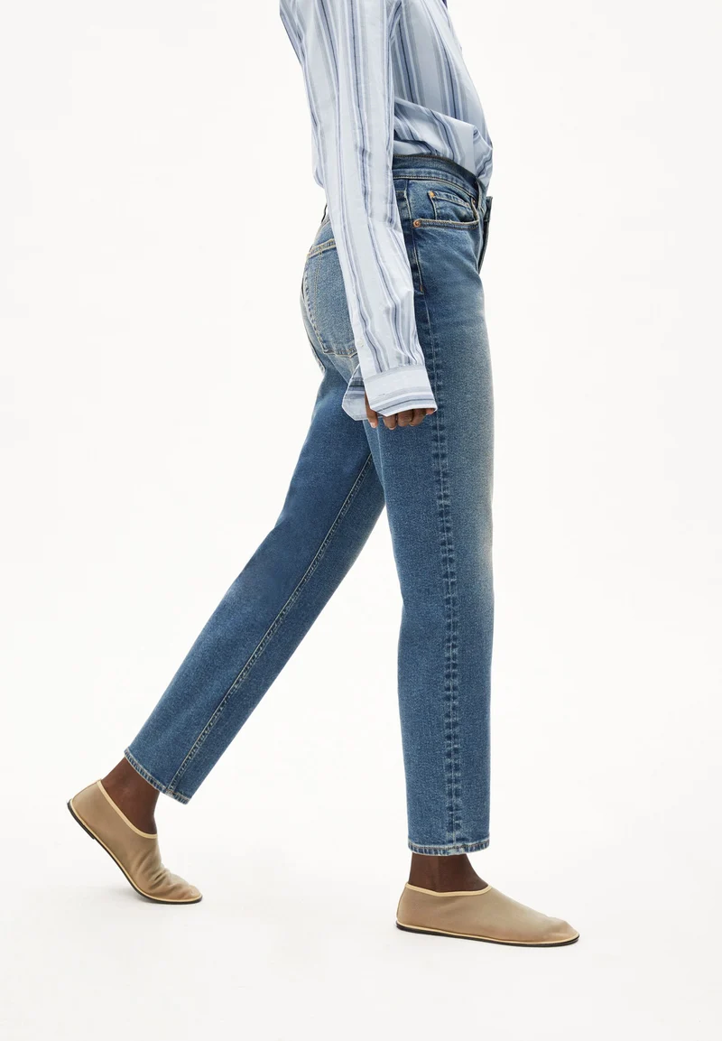 MAIRAA HIGH WAIST MOM JEANS | callisto