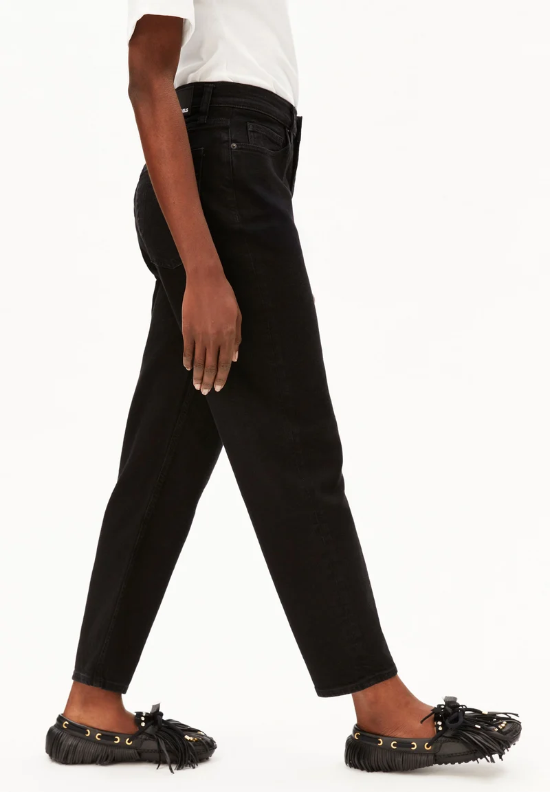 MAIRAA HIGH WAIST MOM JEANS | black