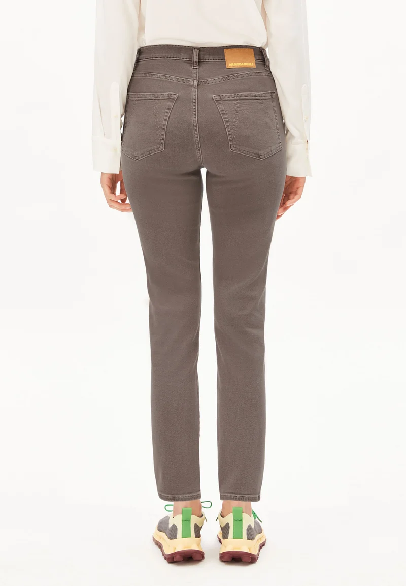 LEJAANI HIGH WAIST SLIM JEANS | walnut cream