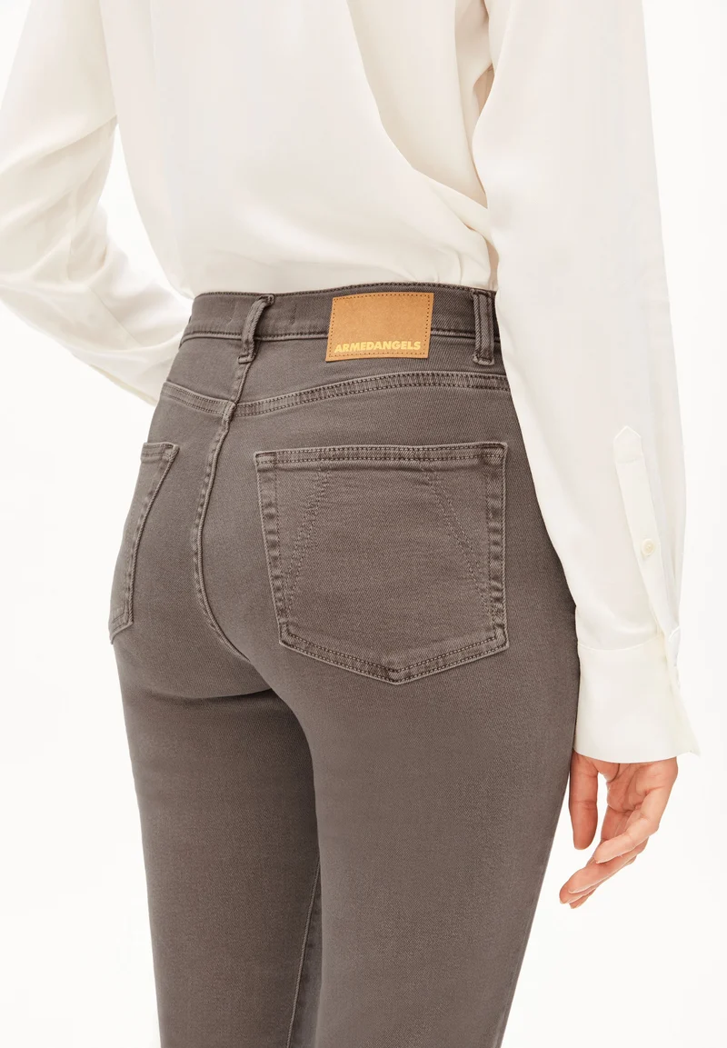 LEJAANI HIGH WAIST SLIM JEANS | walnut cream