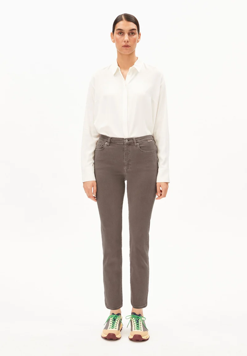 LEJAANI HIGH WAIST SLIM JEANS | walnut cream