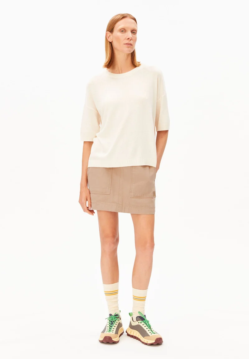 KURZÄRMLIGES LEINEN-MIX STRICKSHIRT | undyed