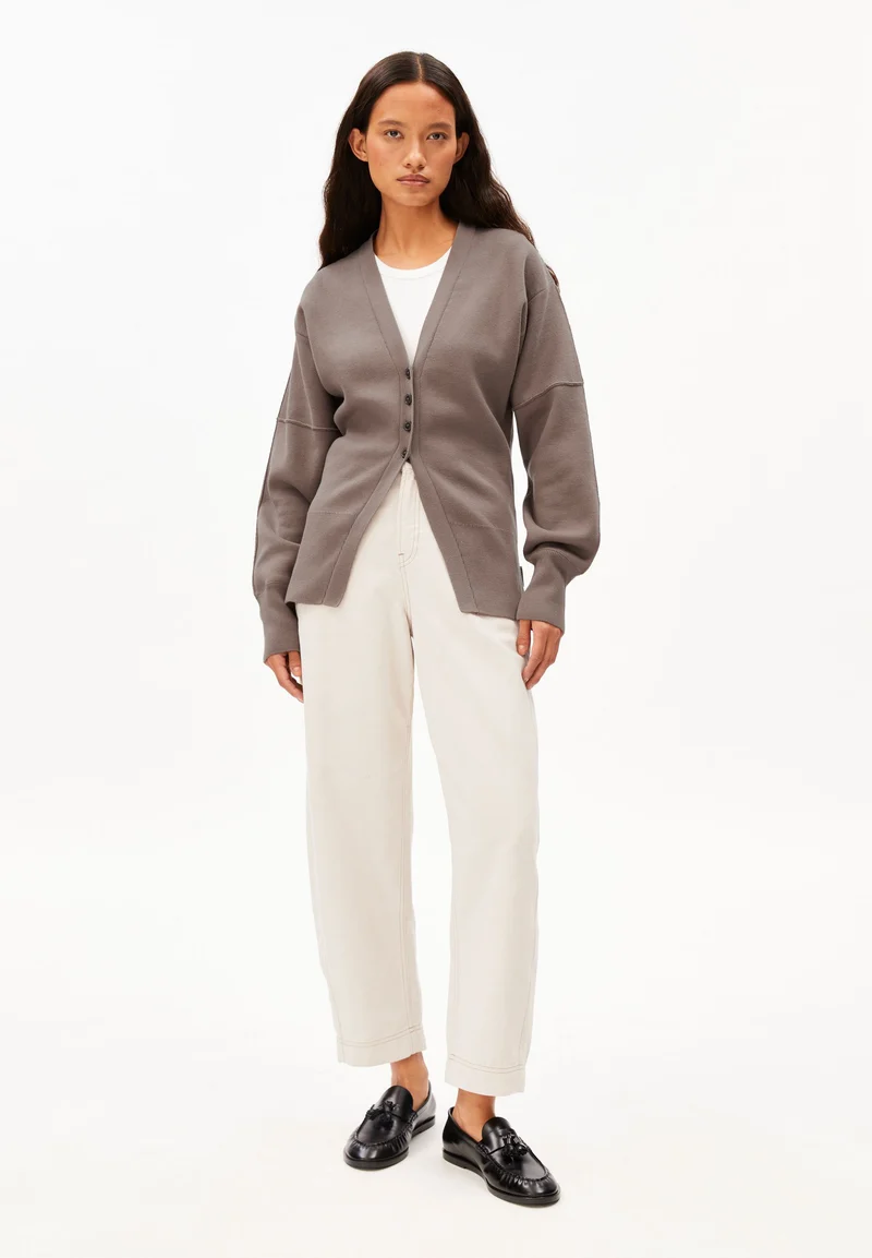 BARREL STRICKJACKE | walnut cream