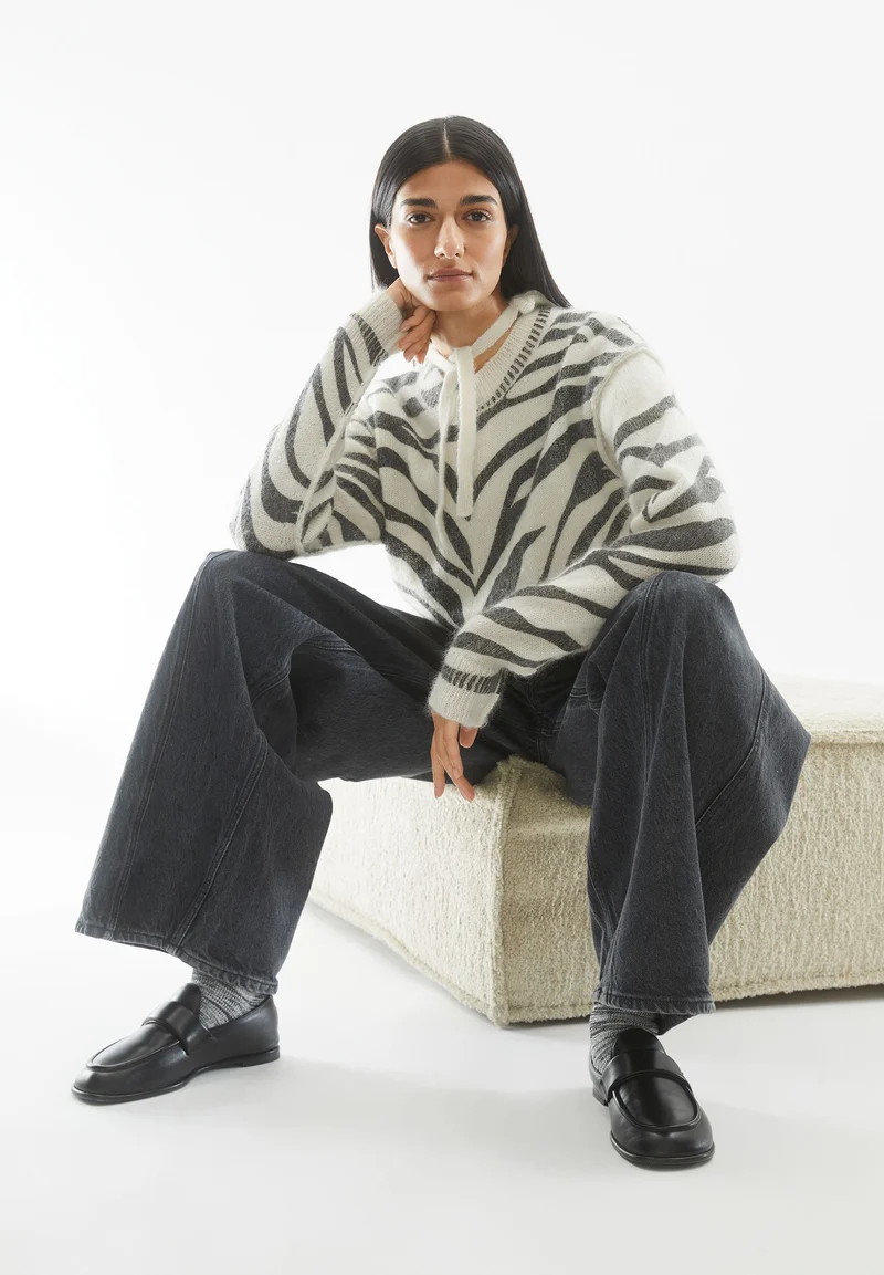 BALBAA PREMIUM ZEBRARAA STRICKPULLOVER | oatmilk-black