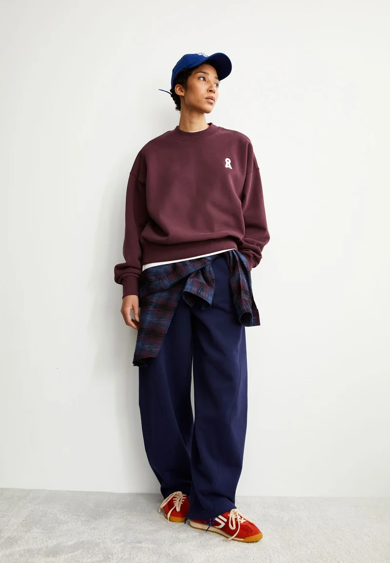 ICONIC Å ALIZAA SWEATSHIRT | dark cranberry