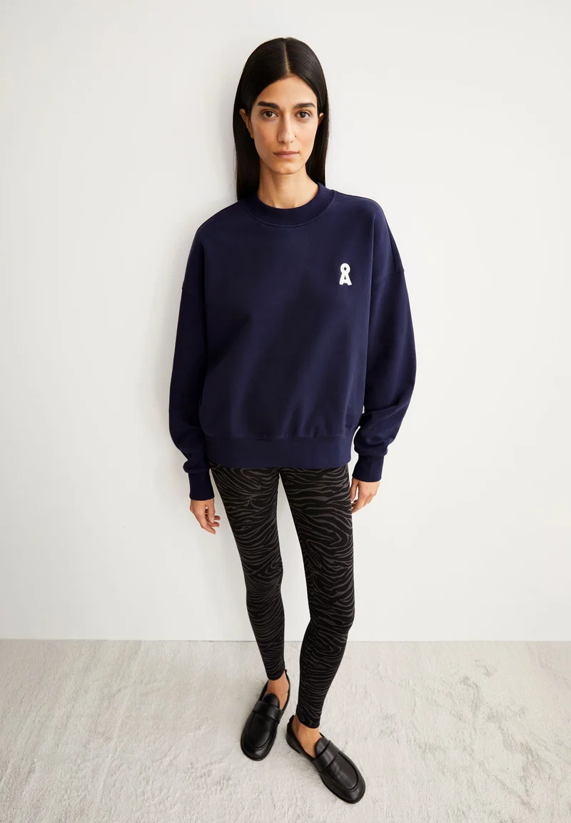 ICONIC Å ALIZAA SWEATSHIRT | tinted navy