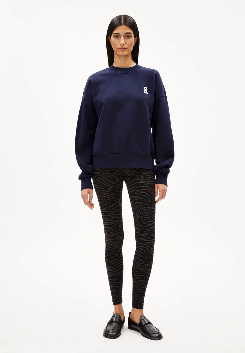 ICONIC Å ALIZAA SWEATSHIRT | tinted navy