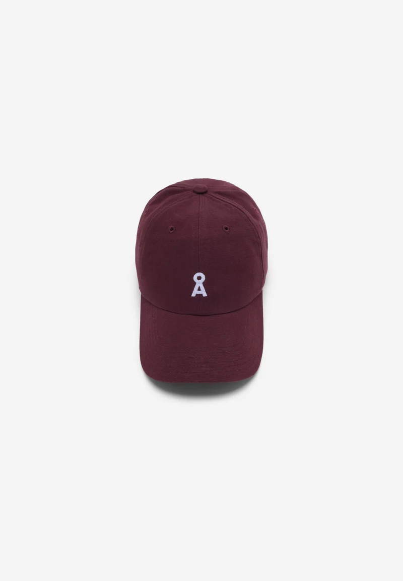 YENAAS BOLD KAPPE | dark cranberry