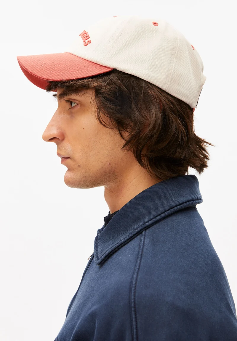 YENAAS COLORBLOCK KAPPE | oatmilk-tabasco red