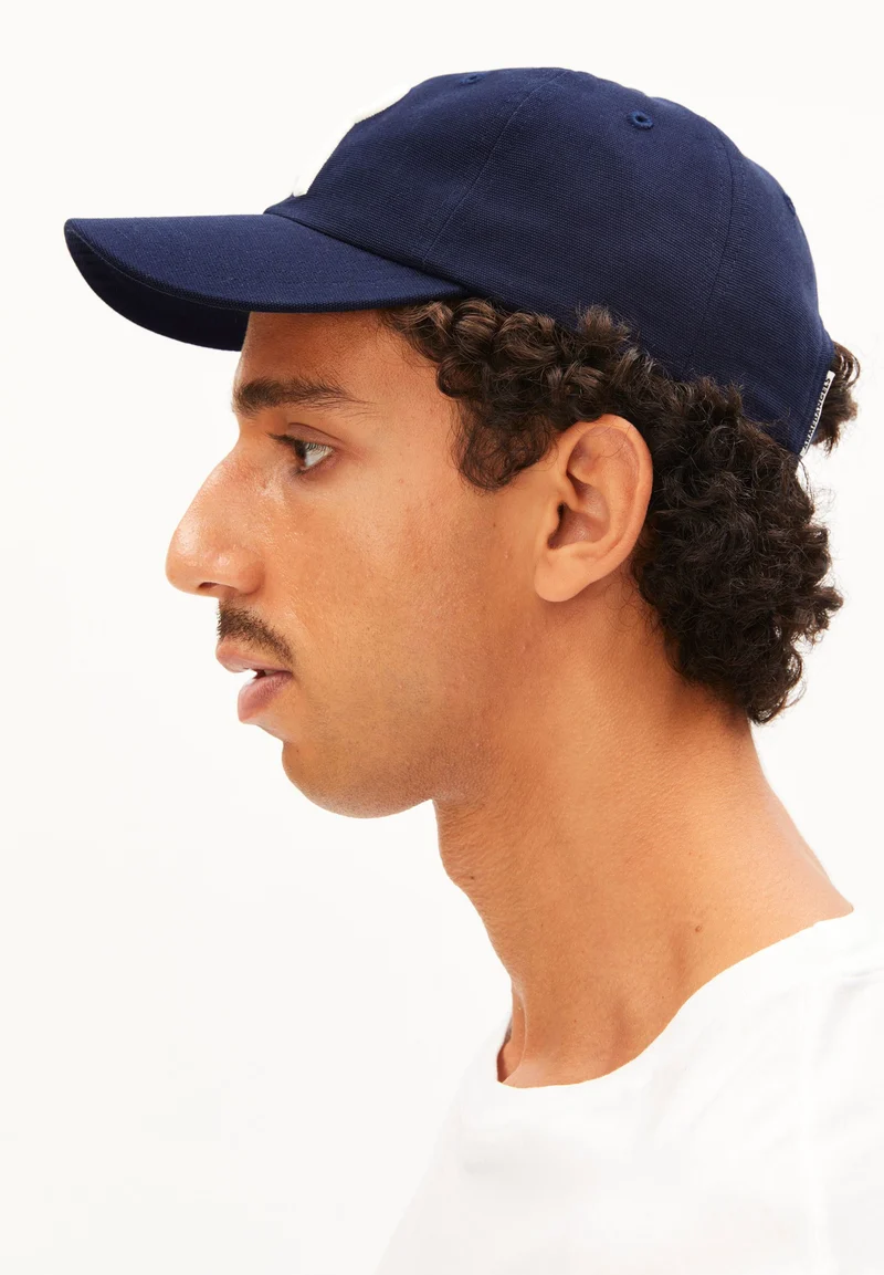 ICONIC Å KAPPE | tinted navy-broken white