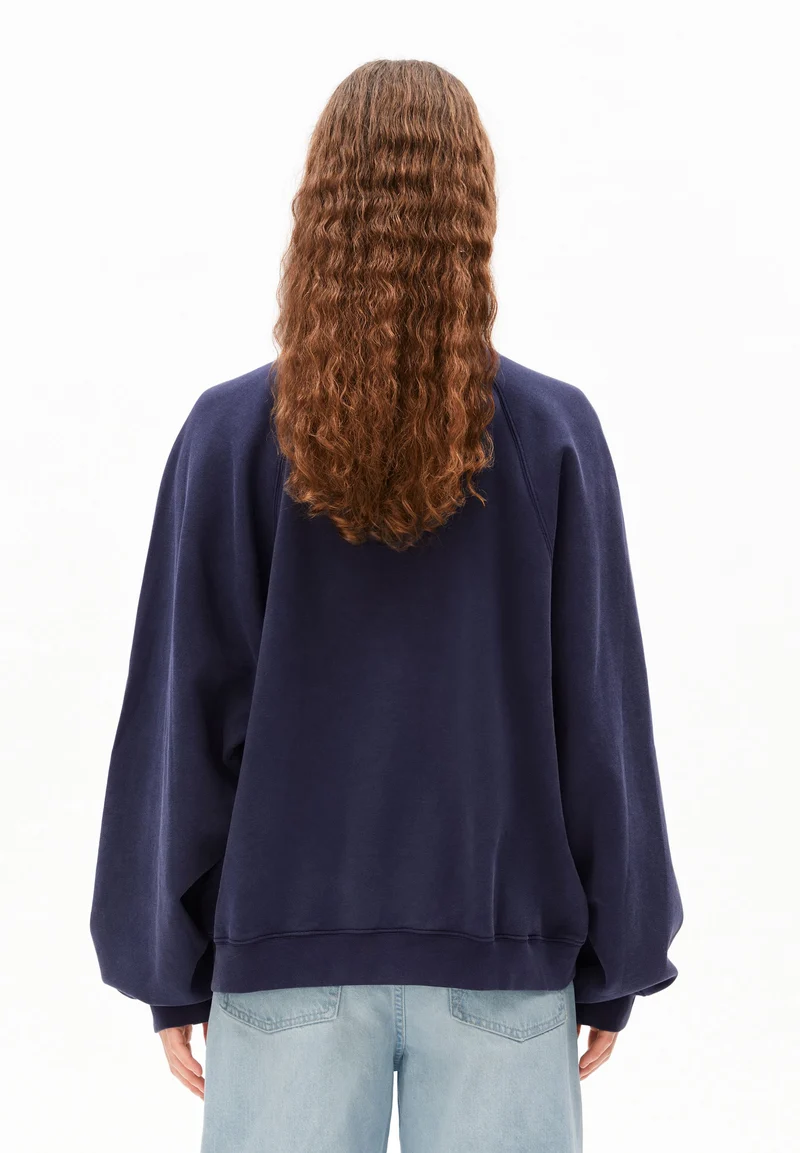 GMT DYE CREWNECK SWEATSHIRT | tinted navy