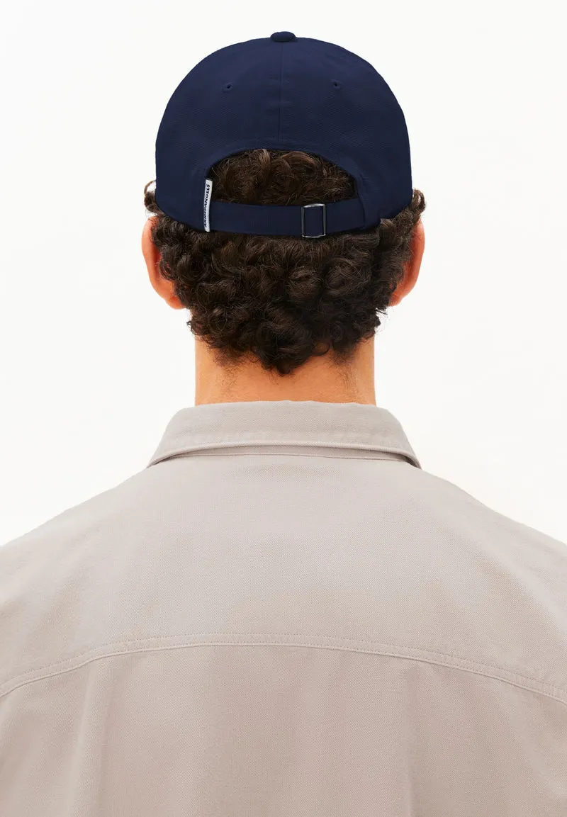 YENAAS BOLD KAPPE | tinted navy
